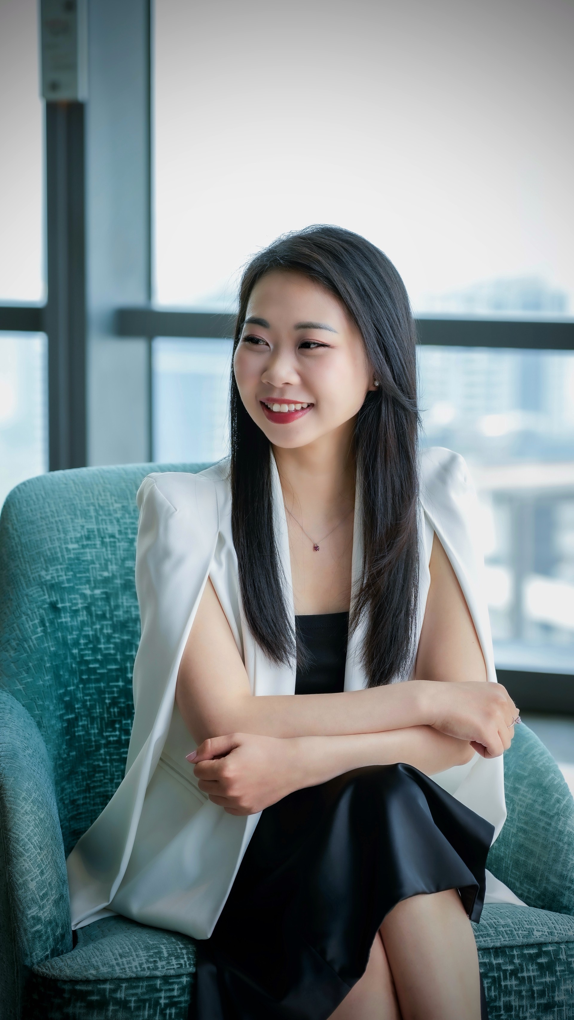 Hinh anh Quỳnh Trang - The Cloud Lounge Manager: Bản lĩnh giữa tầng mây 1