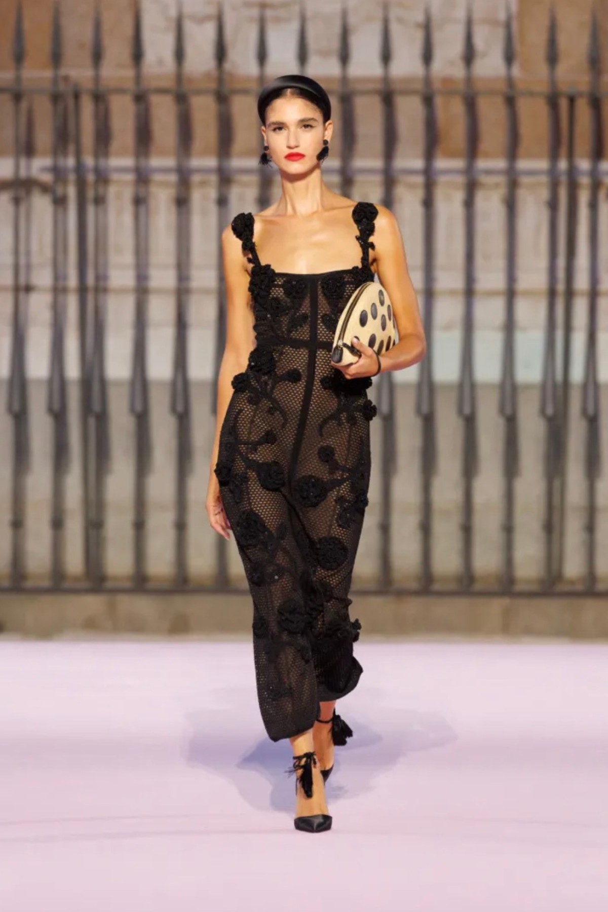 Hinh anh From runway to wardrobe: 3 xu hướng từ sàn diễn giúp định hình tủ đồ mới 4