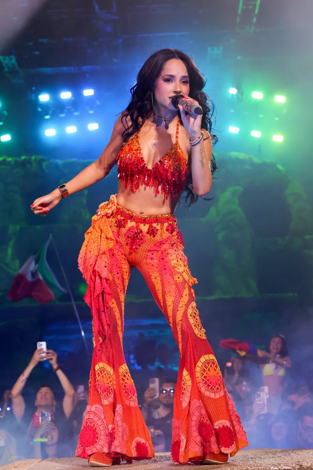 Hinh anh Điểm lại các layout trang điểm nổi bật trên sân khấu Coachella 2026  5