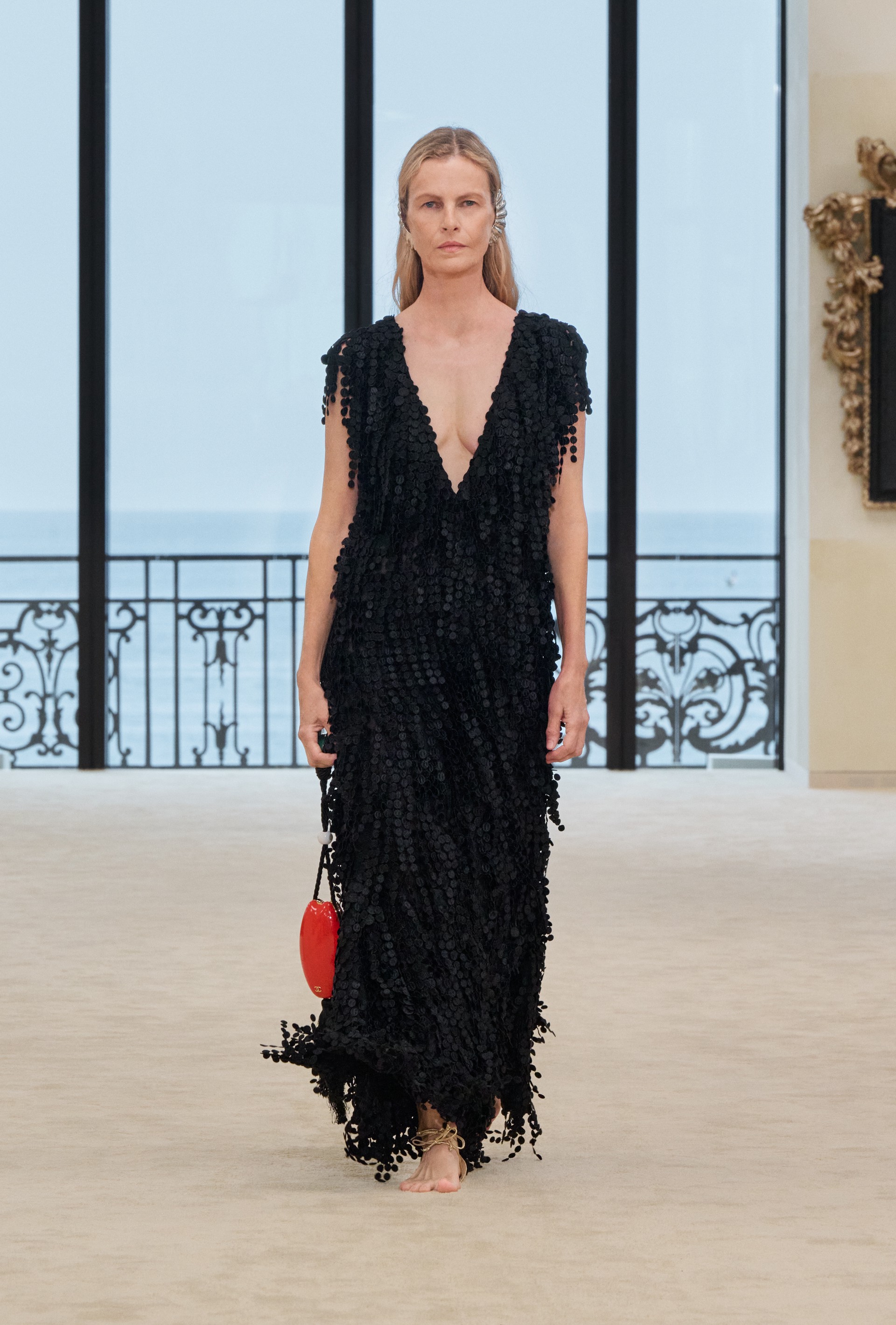 Hinh anh CHANEL Cruise 2026/27: Bản tuyên ngôn tự do từ bệ phóng Biarritz 7