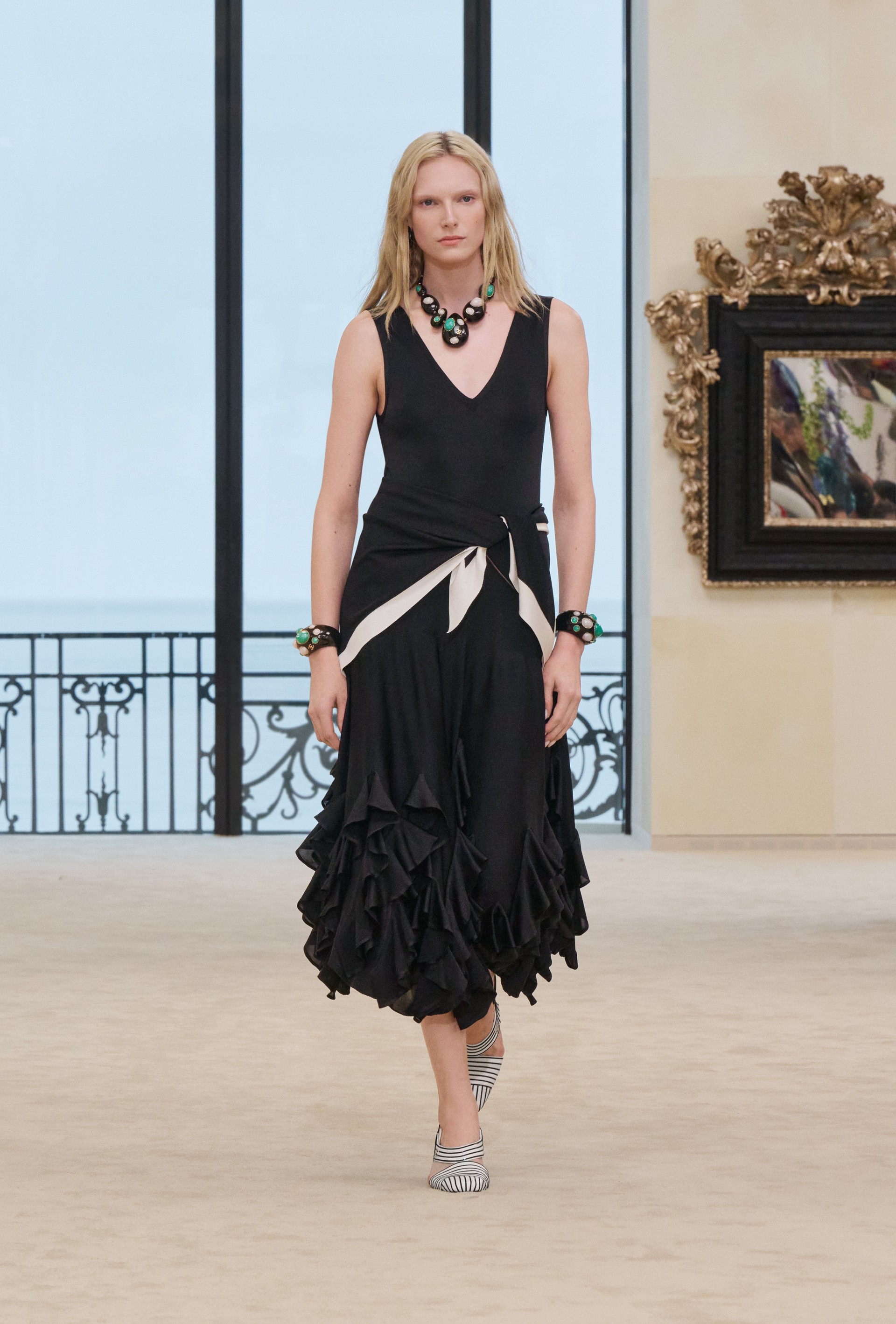 Hinh anh CHANEL Cruise 2026/27: Bản tuyên ngôn tự do từ bệ phóng Biarritz 14