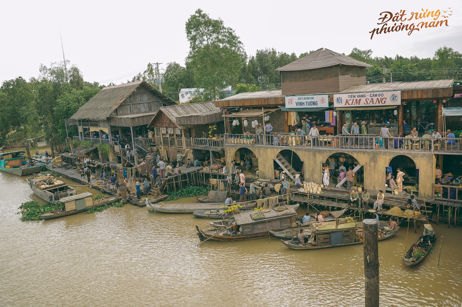 Hinh anh ‘Hẹn em ngày nhật thực’ và sức hút của những cuốn phim thời đại cũ 10