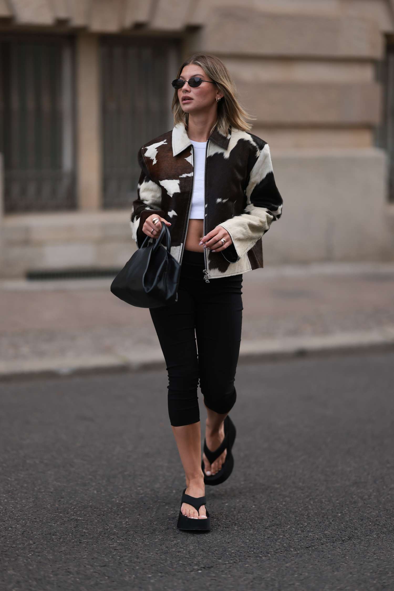 Hinh anh Thời trang hậu “cấm lông thú”: Lông vũ, lông cừu và lông ngựa lên ngôi 7