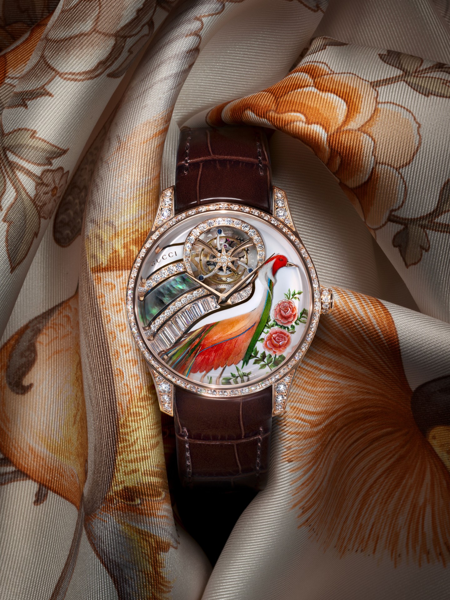 Hinh anh Di sản khăn lụa Gucci thành những tác phẩm High Watchmaking đầy nghệ thuật tại Watches & Wonders 2026 5