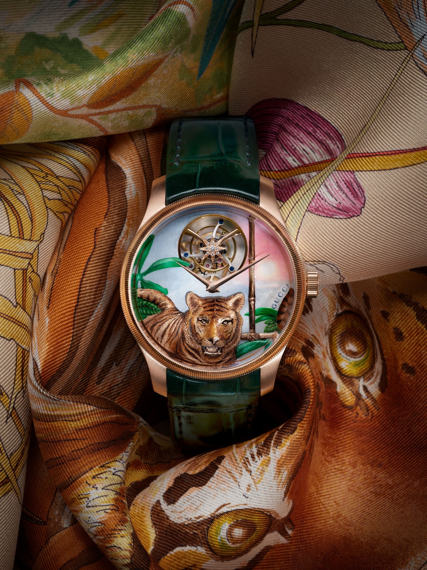 Hinh anh Di sản khăn lụa Gucci thành những tác phẩm High Watchmaking đầy nghệ thuật tại Watches & Wonders 2026 7