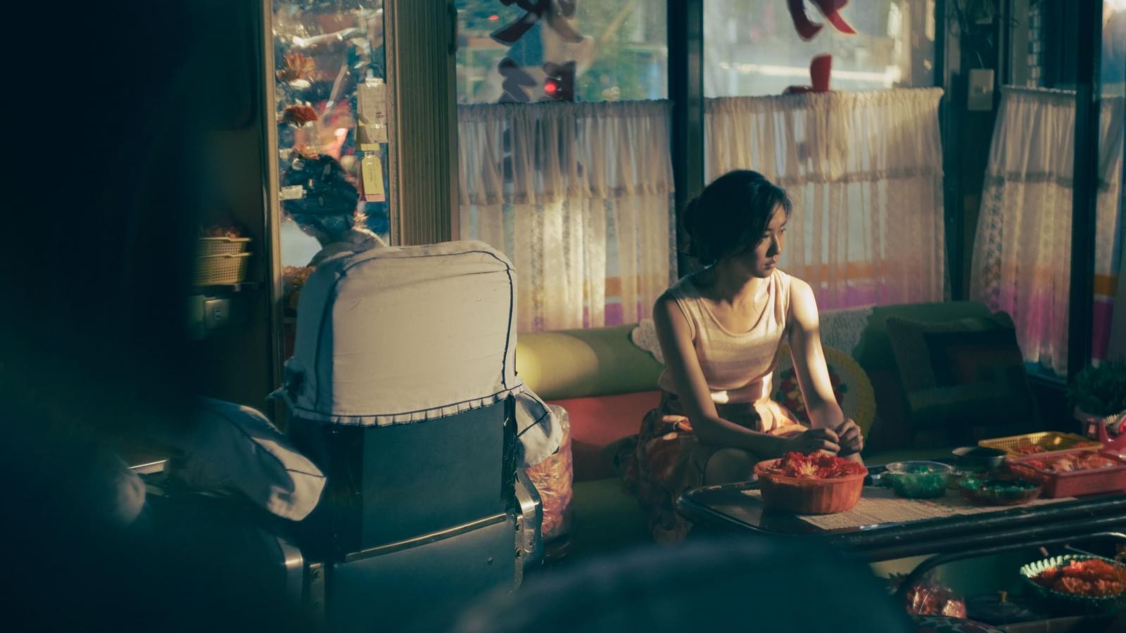 Hinh anh 'Girl' của Thư Kỳ: Tuổi thơ âm thầm ứa lệ 4