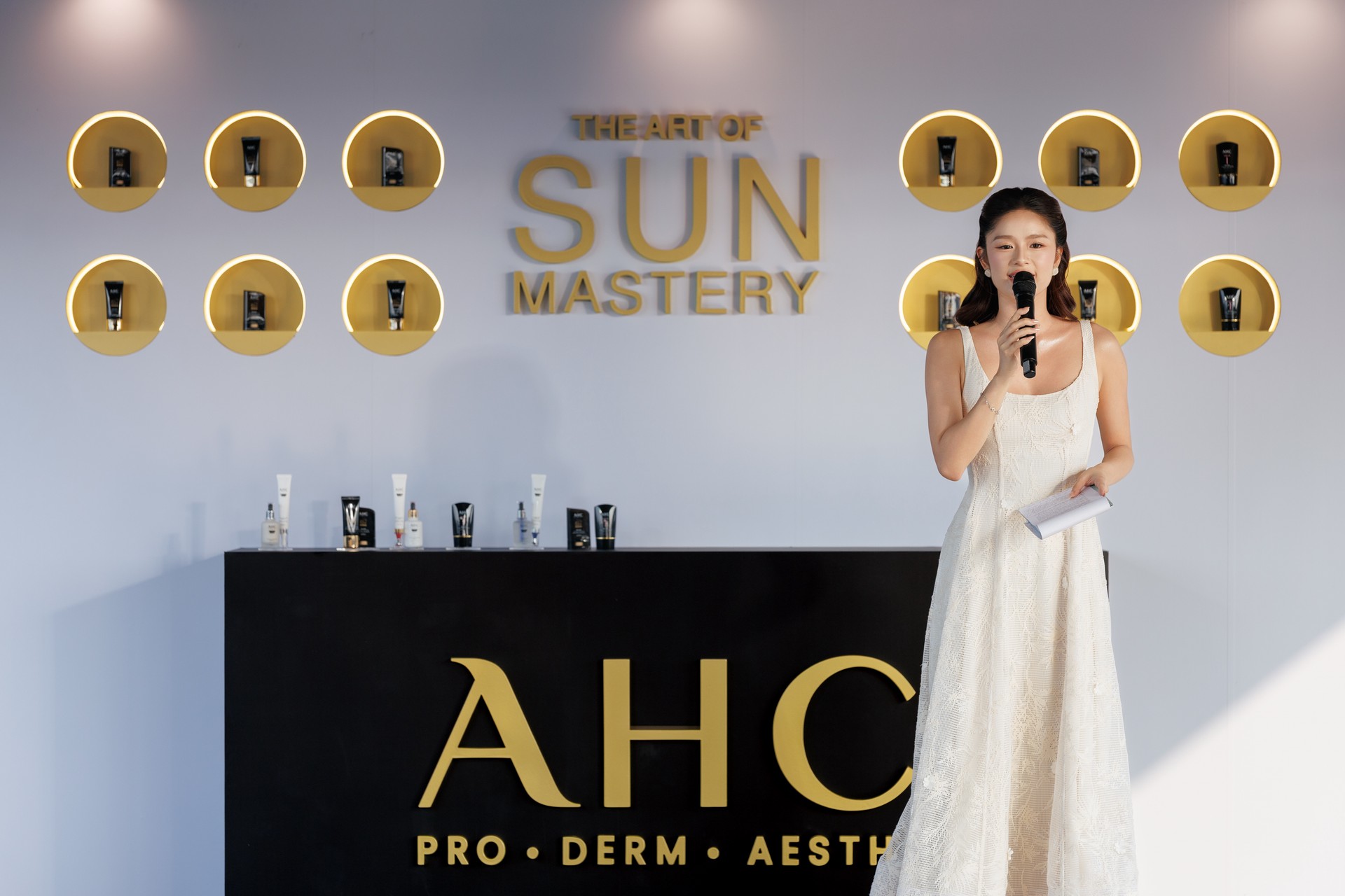 Hinh anh Marie Claire Privé x AHC: Chuyến du ngoạn mùa Hè bắt đầu từ chống nắng 5