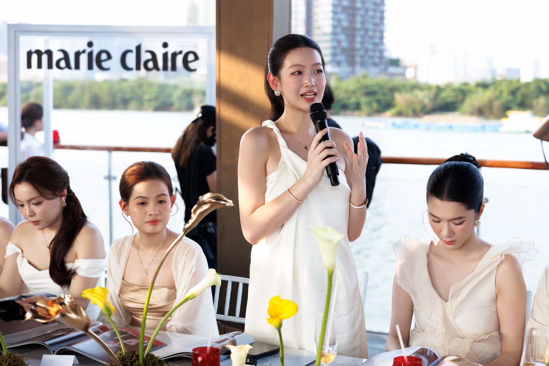 Hinh anh Marie Claire Privé x AHC: Chuyến du ngoạn mùa Hè bắt đầu từ chống nắng 8