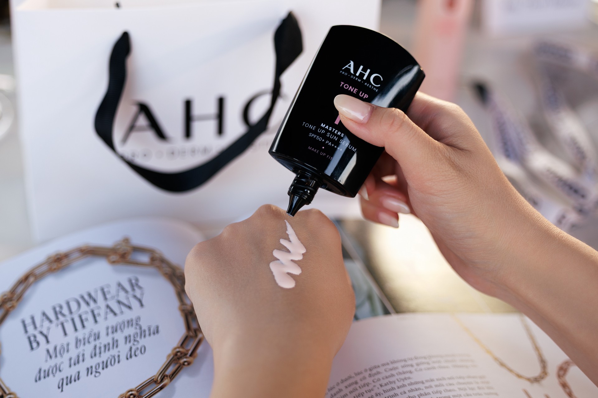Hinh anh Marie Claire Privé x AHC: Chuyến du ngoạn mùa Hè bắt đầu từ chống nắng 18