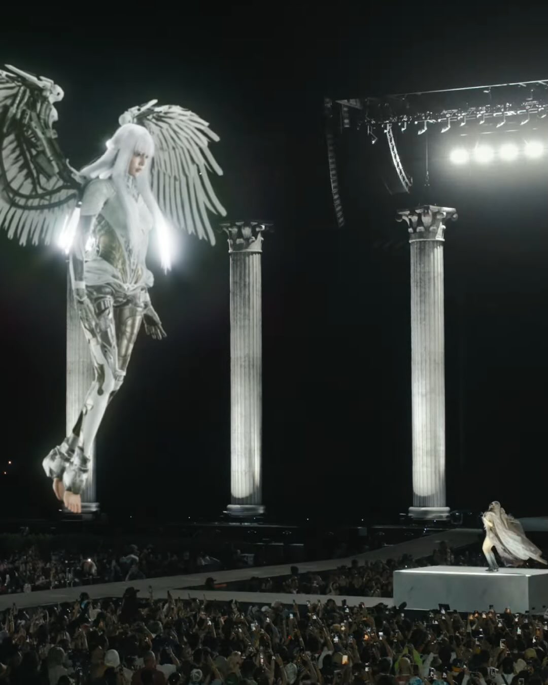 Hinh anh Lisa tại Coachella 2026: 'thiên thần sa ngã' chiếm trọn sân khấu 5