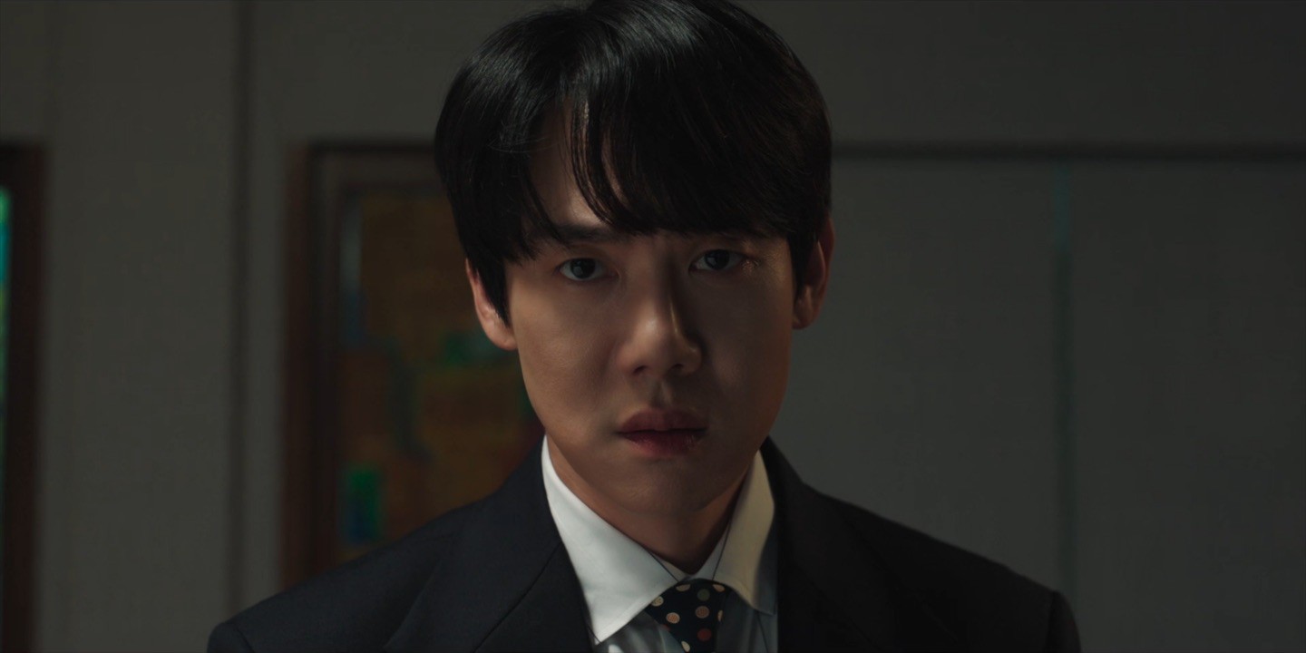 Hinh anh “Luật sư bóng ma”: Yoo Yeon Seok "lột xác" trong phiên tòa tâm linh 2