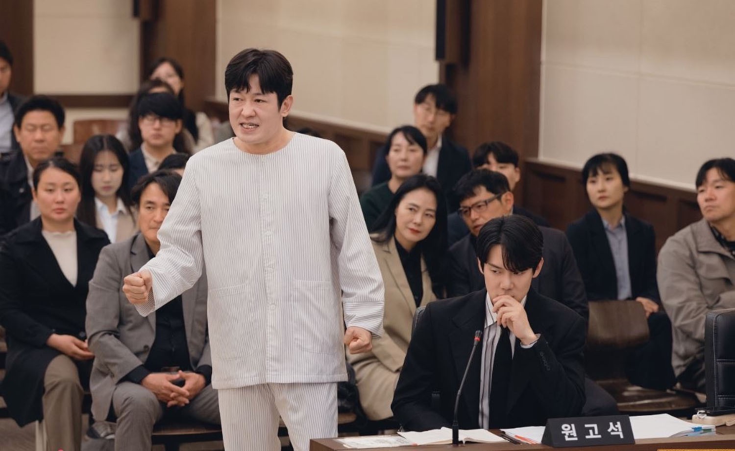 Hinh anh “Luật sư bóng ma”: Yoo Yeon Seok "lột xác" trong phiên tòa tâm linh 5