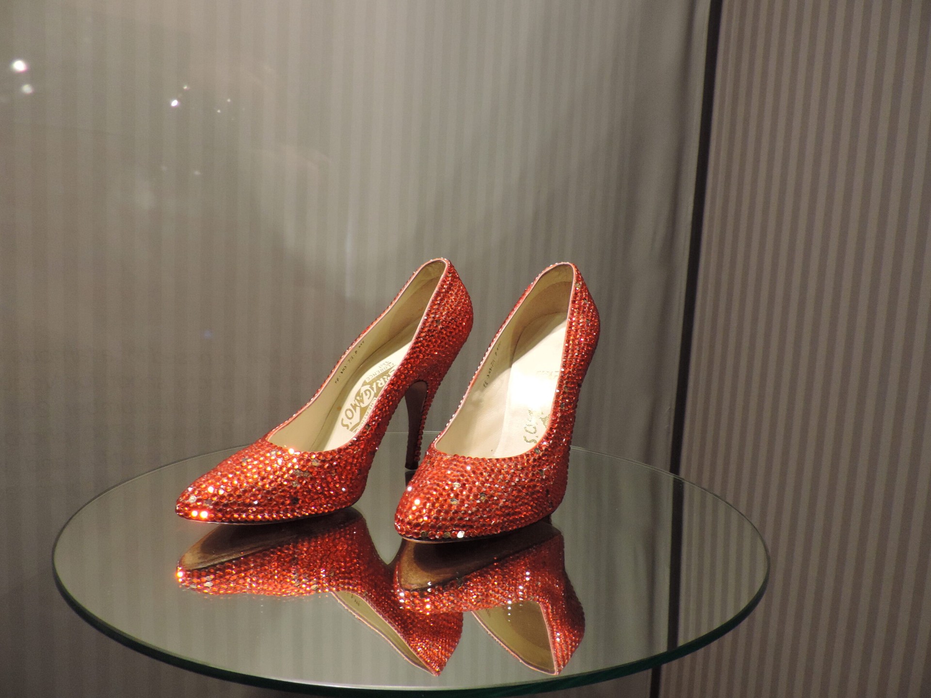 Hinh anh Marilyn Monroe và tình yêu với những đôi giày Ferragamo 14
