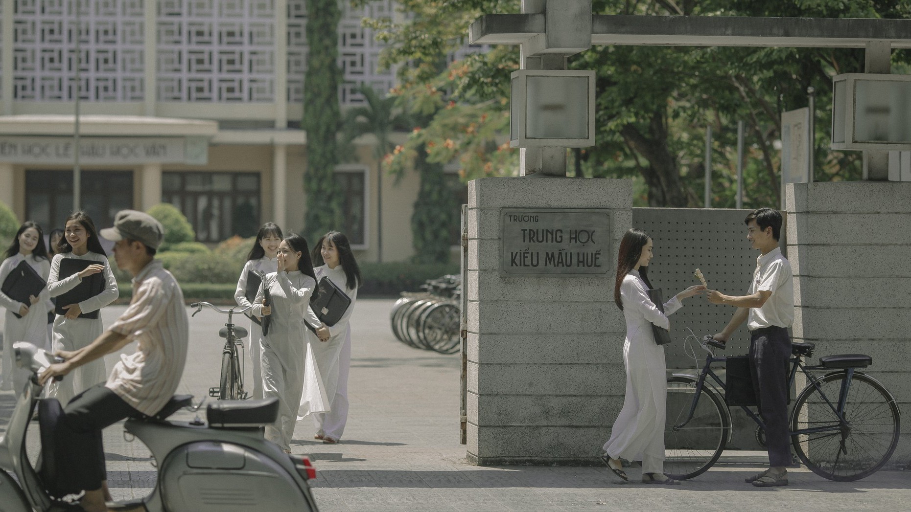 Hinh anh ‘Hẹn em ngày nhật thực’ và sức hút của những cuốn phim thời đại cũ 5