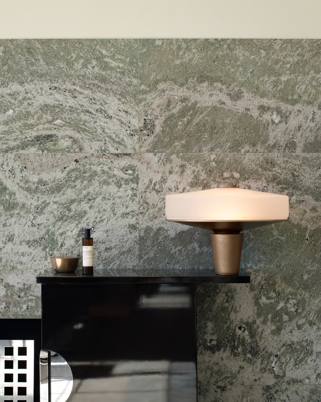 Hinh anh Các thương hiệu xa xỉ biến Milan Design Week 2026 thành 'sân khấu' trải nghiệm mới 6