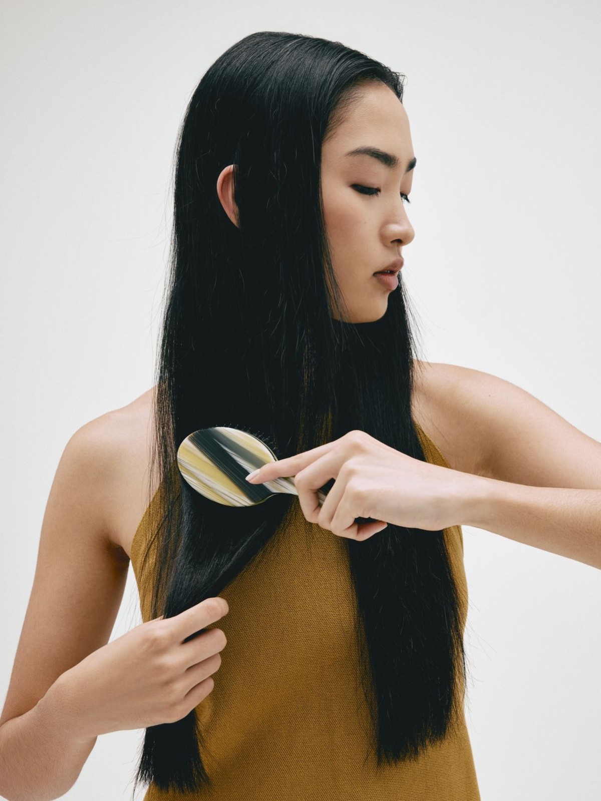 Hinh anh 4 mẹo giúp bạn khắc phục tình trạng tóc bết dầu mùa nắng nóng 8