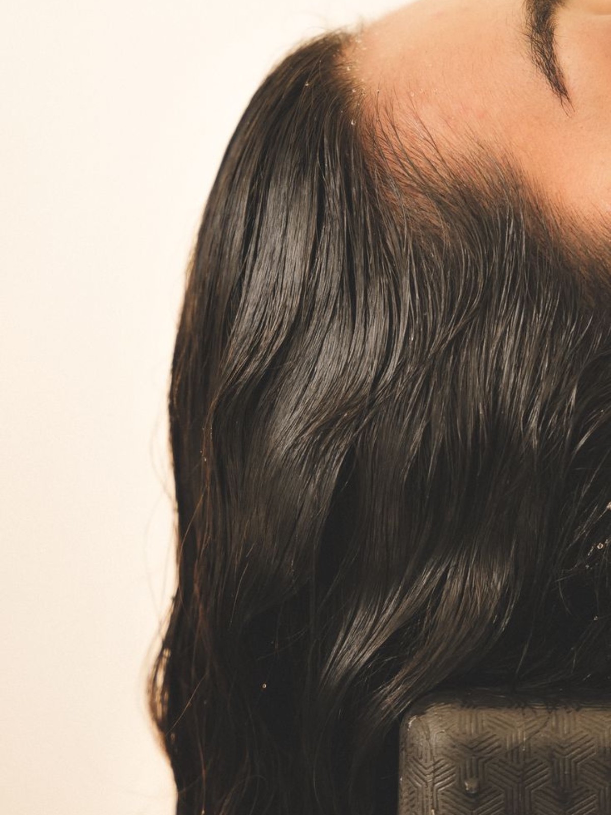 Hinh anh 4 mẹo giúp bạn khắc phục tình trạng tóc bết dầu mùa nắng nóng 9