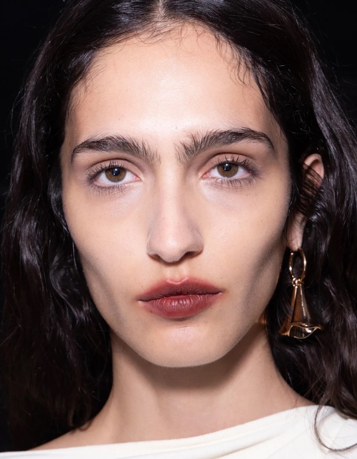 Hinh anh Chào Hè với 6 xu hướng trang điểm đậm tính nghệ thuật 4