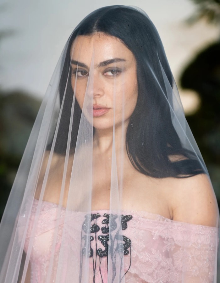 Hinh anh Chào Hè với 6 xu hướng trang điểm đậm tính nghệ thuật 18