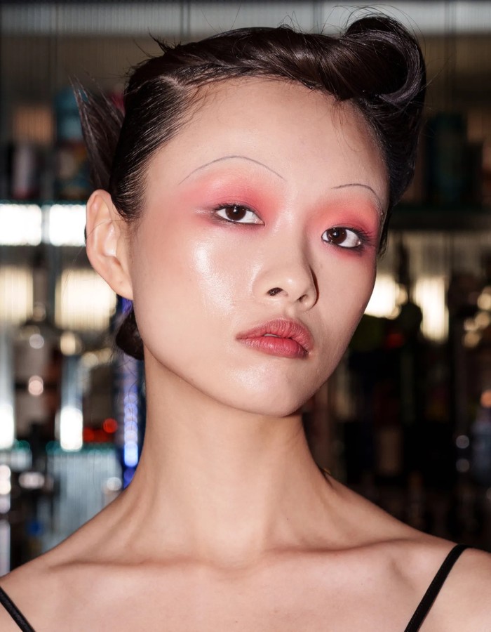 Hinh anh Chào Hè với 6 xu hướng trang điểm đậm tính nghệ thuật 19