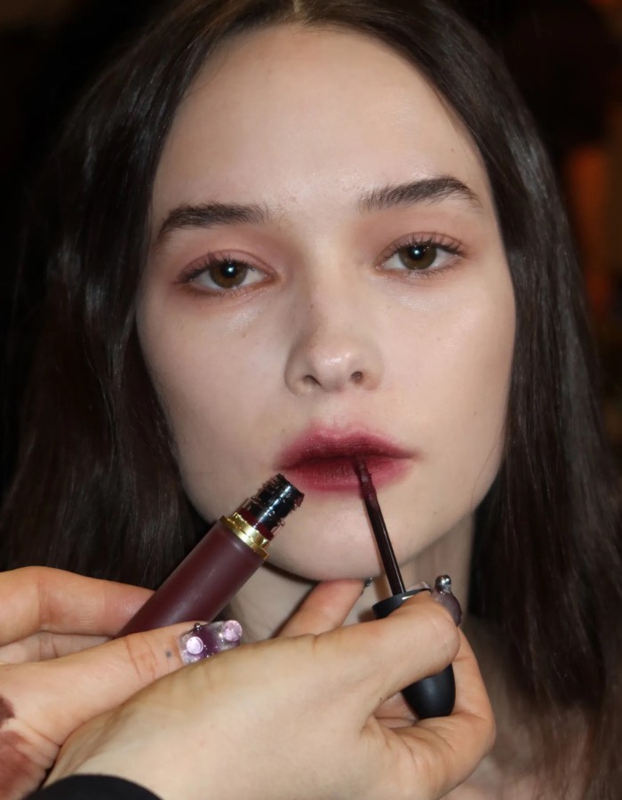 Hinh anh Chào Hè với 6 xu hướng trang điểm đậm tính nghệ thuật 3