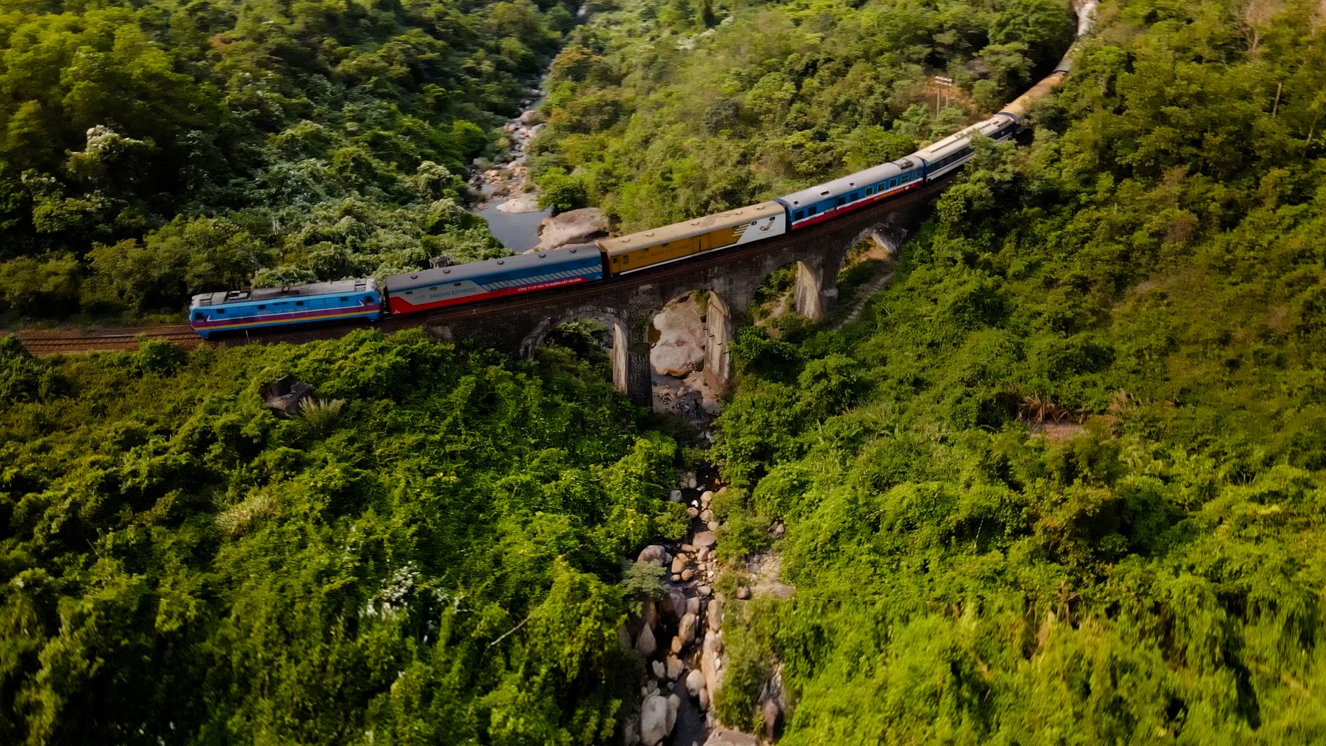 Hinh anh Trên những cung đường xa: nơi tình bạn và tình yêu được thử thách 3