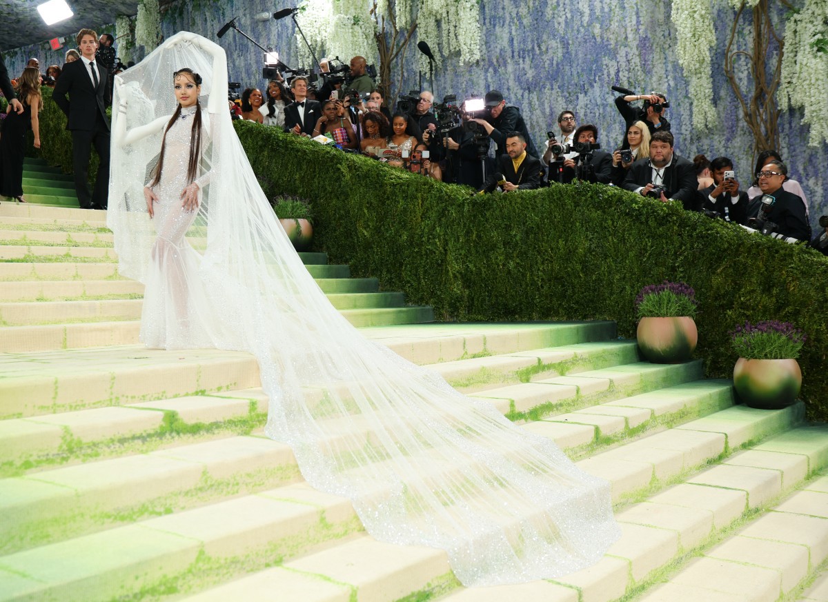 Hinh anh Thảm Met Gala 2026 "không còn đỏ": Lối đi "vườn đá" và bản giao hưởng của những tác phẩm nghệ thuật sống 6