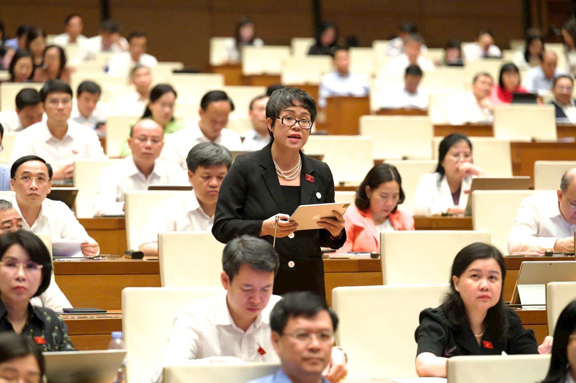 Hinh anh Ở đó, mối quan hệ không được duy trì bởi nghĩa vụ sinh học, mà bởi sự thỏa mãn về cảm xúc và sự ngưỡng mộ trí tuệ dành cho nhau. 1