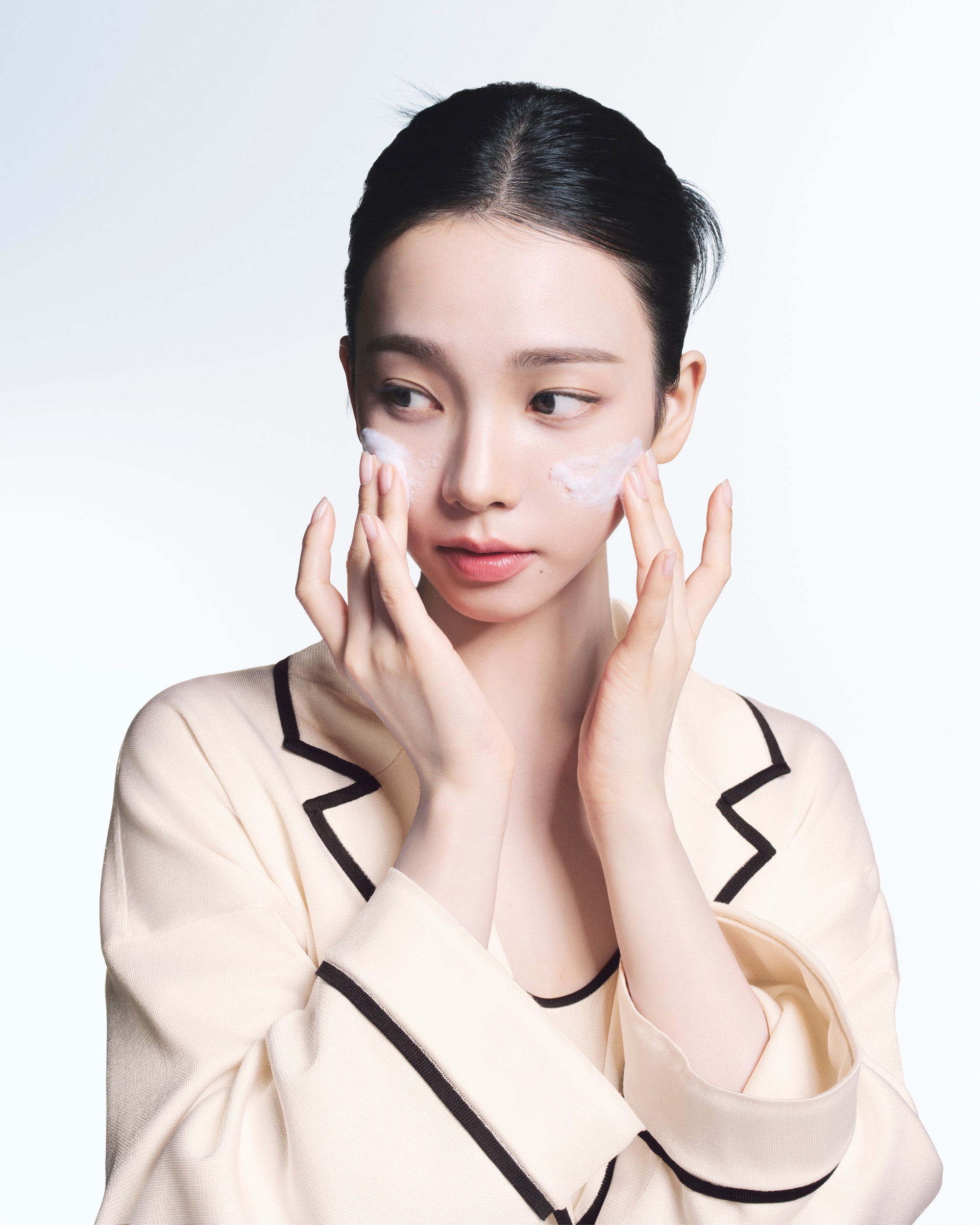 Hinh anh KARINA là nàng thơ mới của CHANEL CLEANSING COLLECTION 3