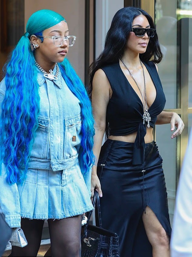 Hinh anh 4 cặp mẹ con khuấy đảo “mother - daughter fashion” đương đại 25