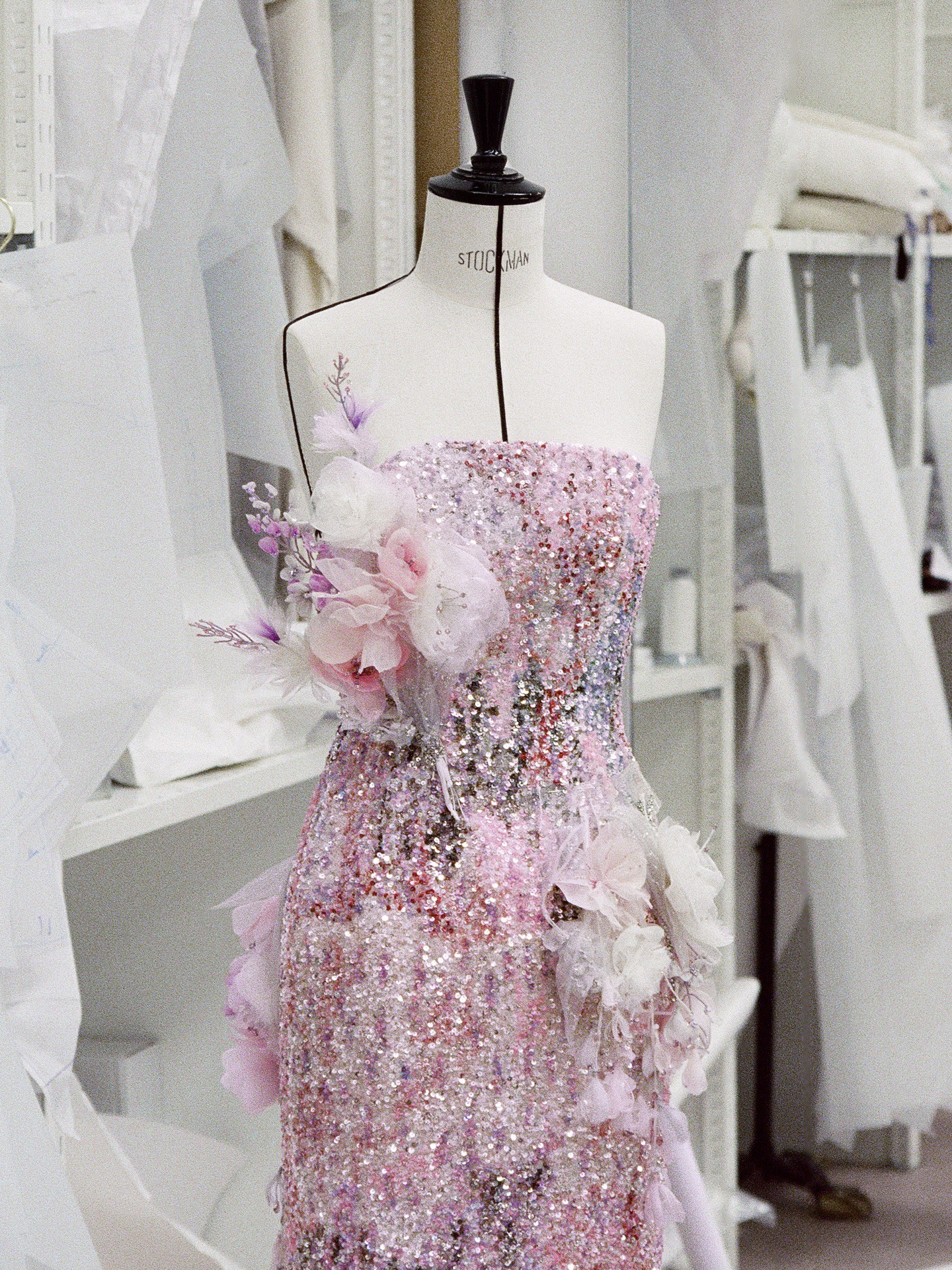 Hinh anh Dior tại Met Gala 2026: Khi thời trang hóa thành nghệ thuật điêu khắc 4