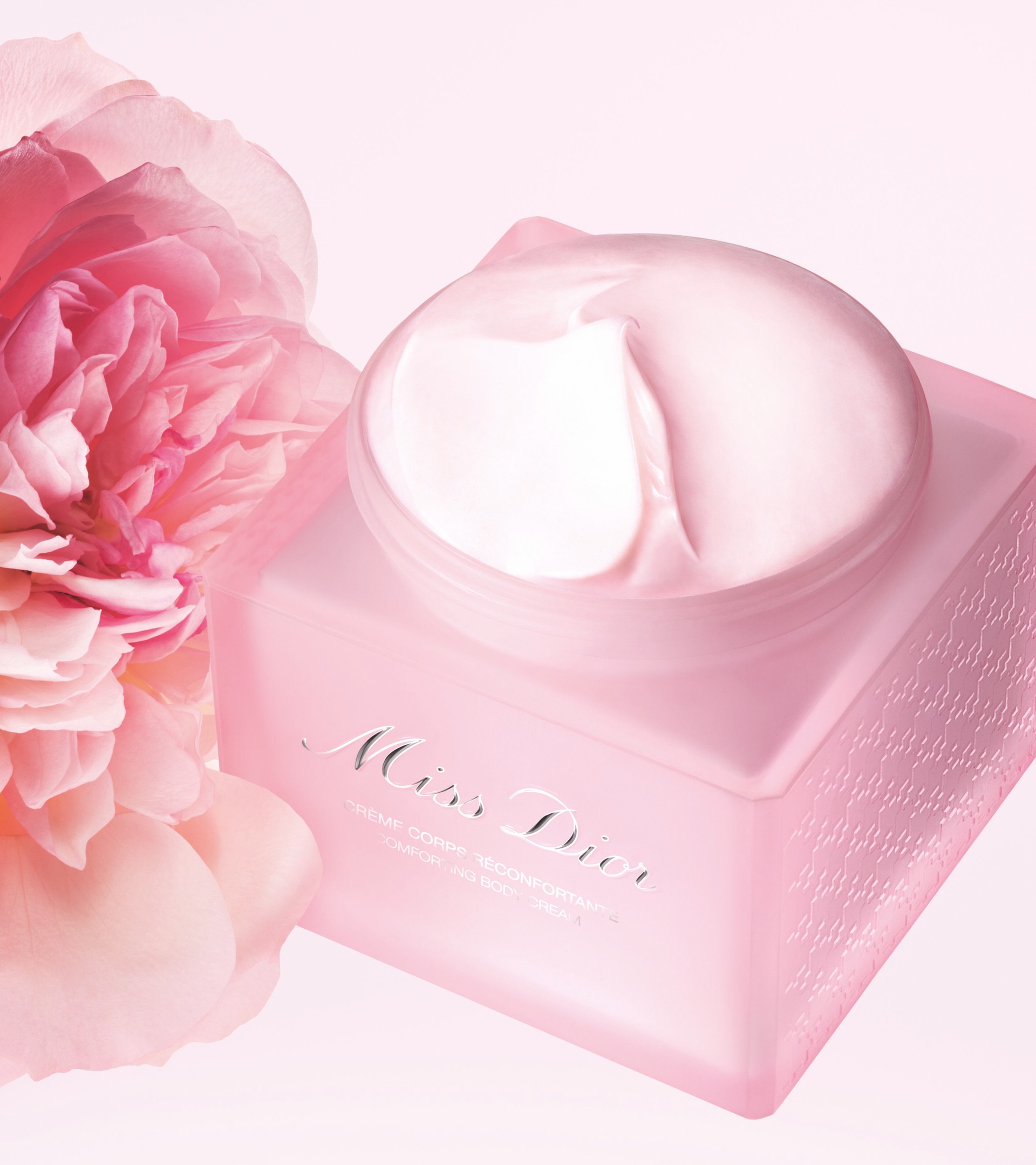Hinh anh Miss Dior và nghi thức làm đẹp mới từ hoa hồng 5