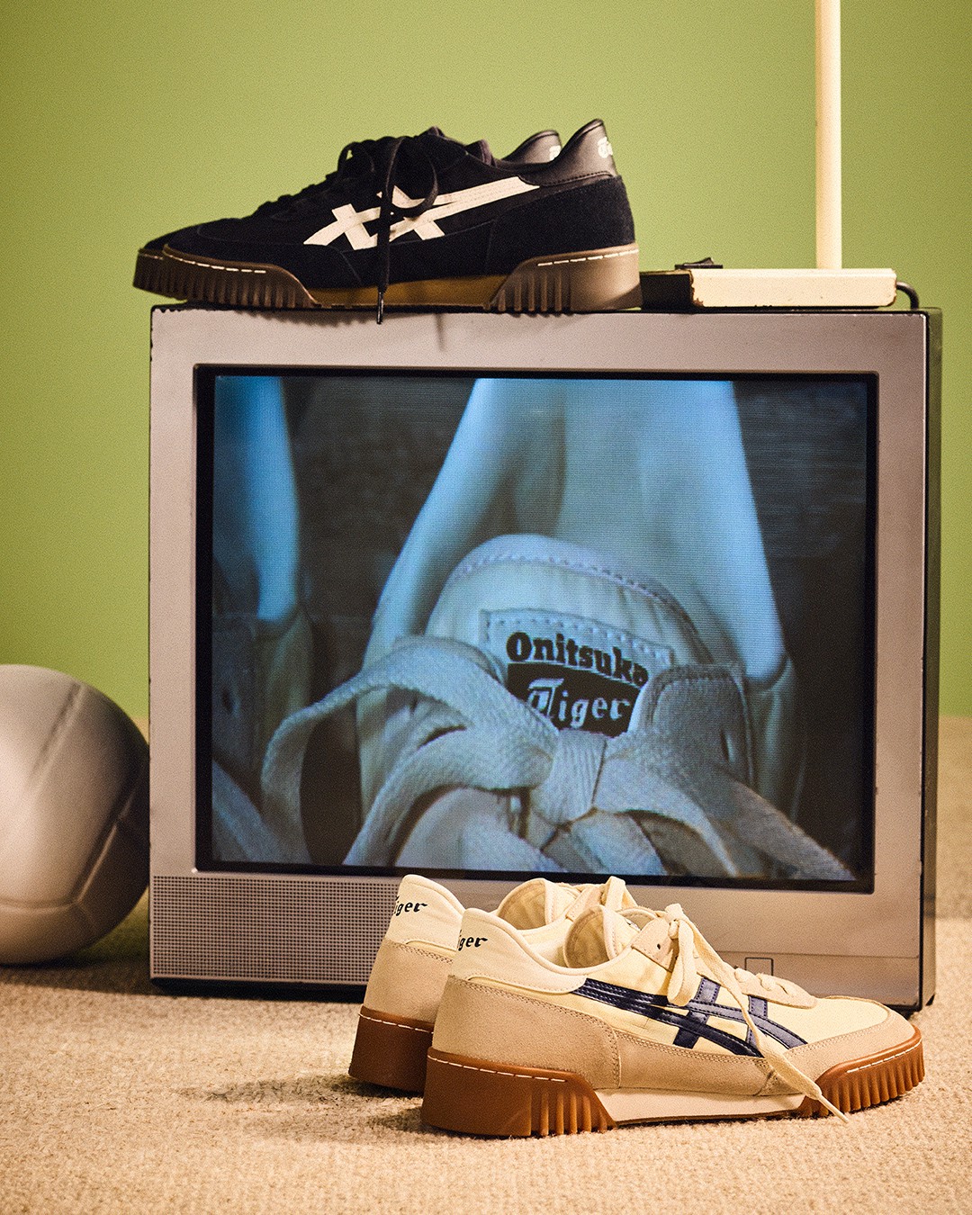 Hinh anh Onitsuka Tiger mang tinh thần thể thao thập niên 1980 trở lại đường phố cùng ROTEMIT™ 8