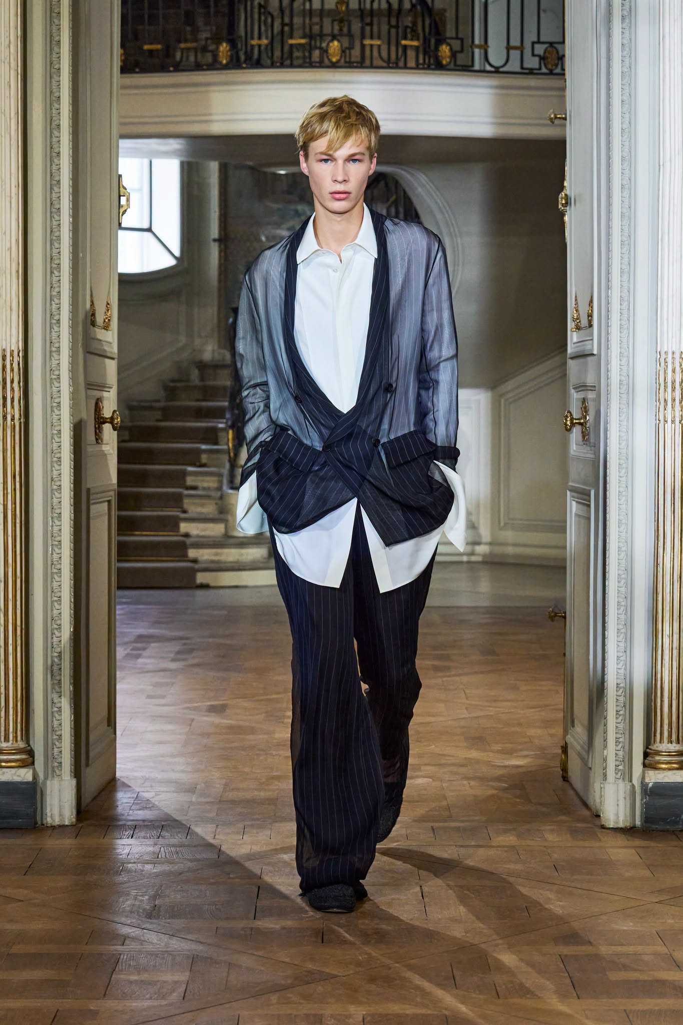 Hinh anh Dior Men's Spring/Summer 2027: Cuộc nổi loạn trong khuôn phép của những quý ông thế hệ mới   8