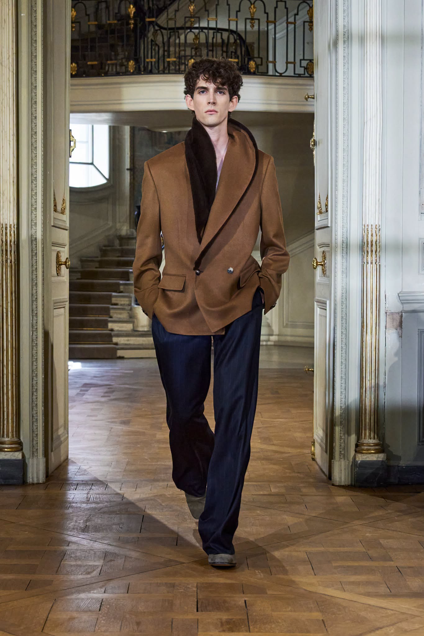 Hinh anh Dior Men's Spring/Summer 2027: Cuộc nổi loạn trong khuôn phép của những quý ông thế hệ mới   39