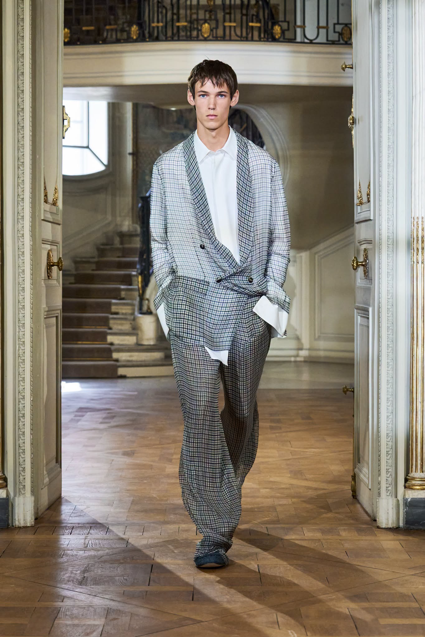 Hinh anh Dior Men's Spring/Summer 2027: Cuộc nổi loạn trong khuôn phép của những quý ông thế hệ mới   10