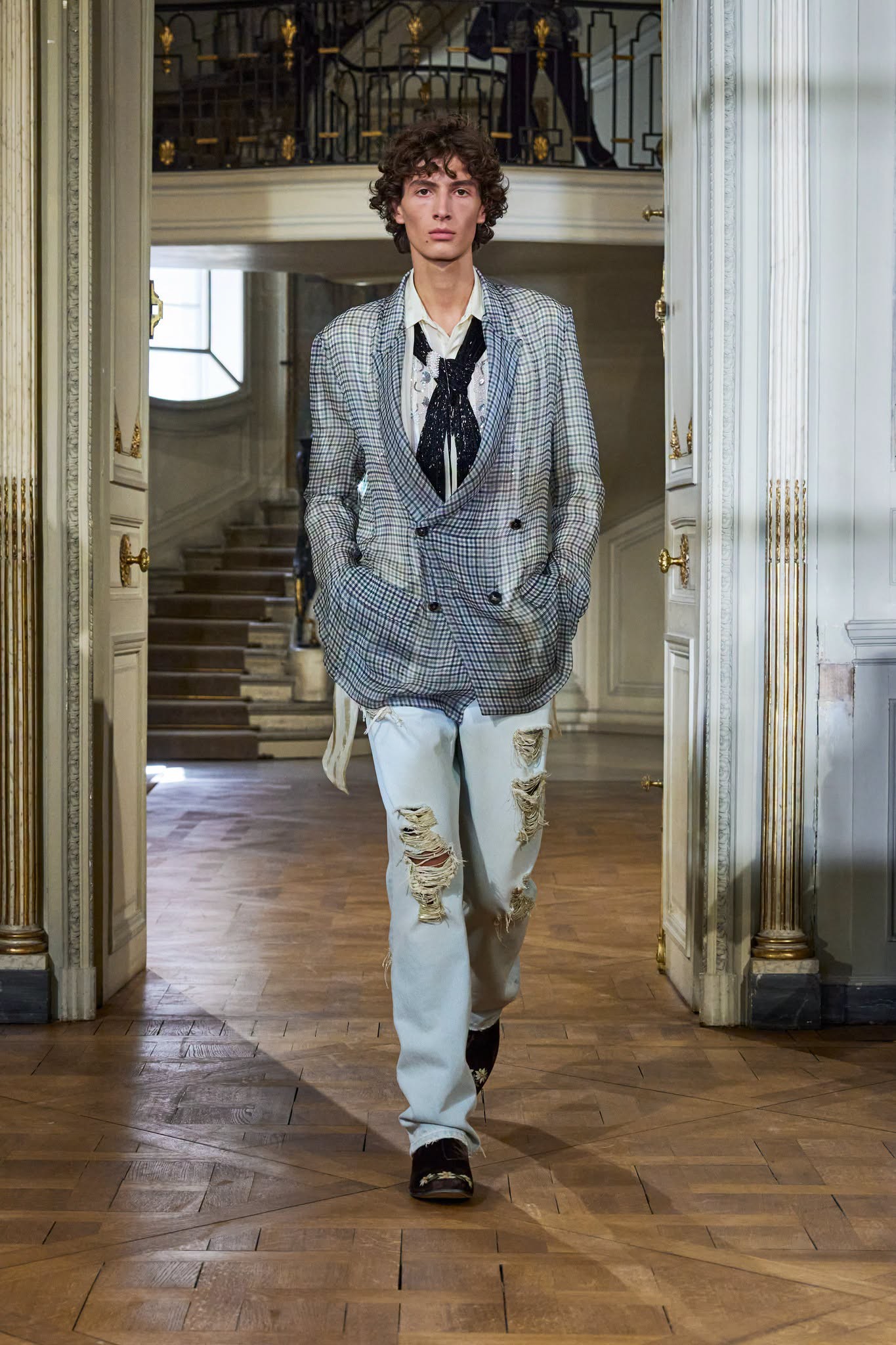 Hinh anh Dior Men's Spring/Summer 2027: Cuộc nổi loạn trong khuôn phép của những quý ông thế hệ mới   18