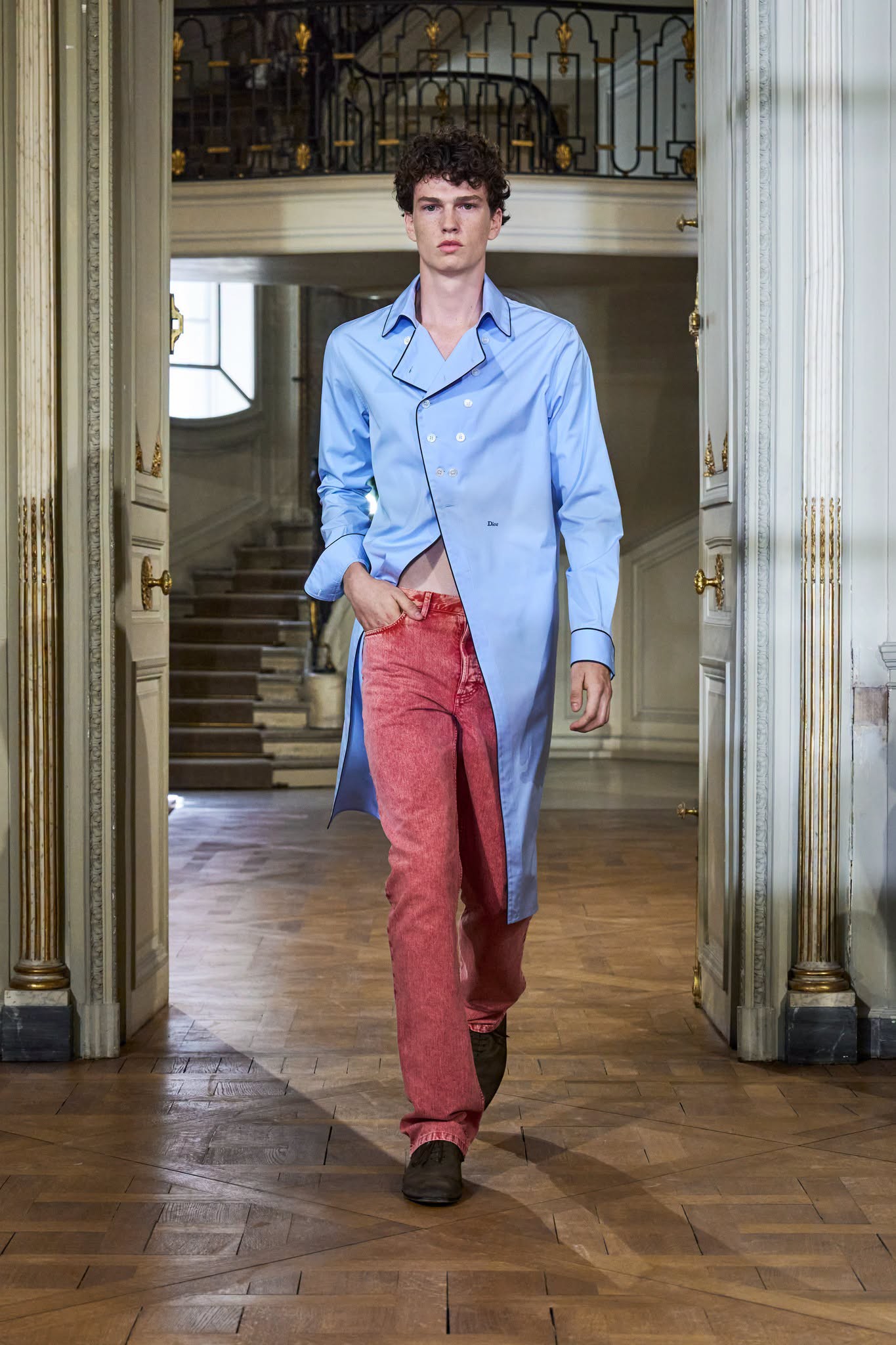 Hinh anh Dior Men's Spring/Summer 2027: Cuộc nổi loạn trong khuôn phép của những quý ông thế hệ mới   23
