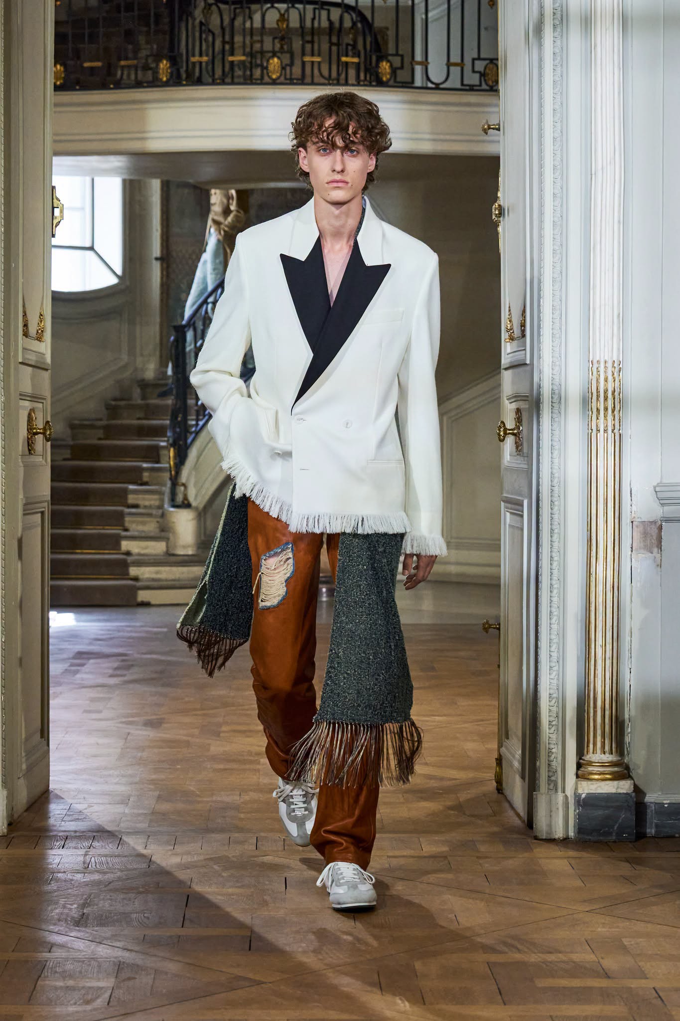 Hinh anh Dior Men's Spring/Summer 2027: Cuộc nổi loạn trong khuôn phép của những quý ông thế hệ mới   22