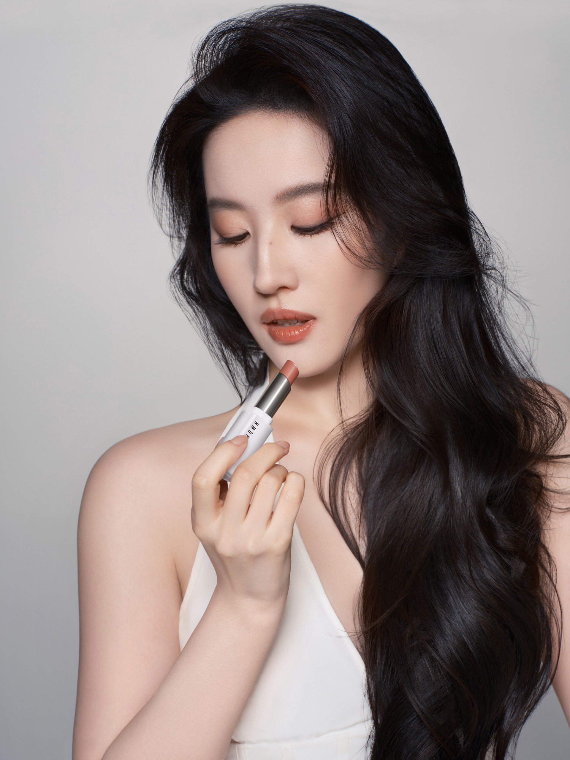 Hinh anh Lưu Diệc Phi trở thành Đại sứ Toàn cầu của Bobbi Brown 2
