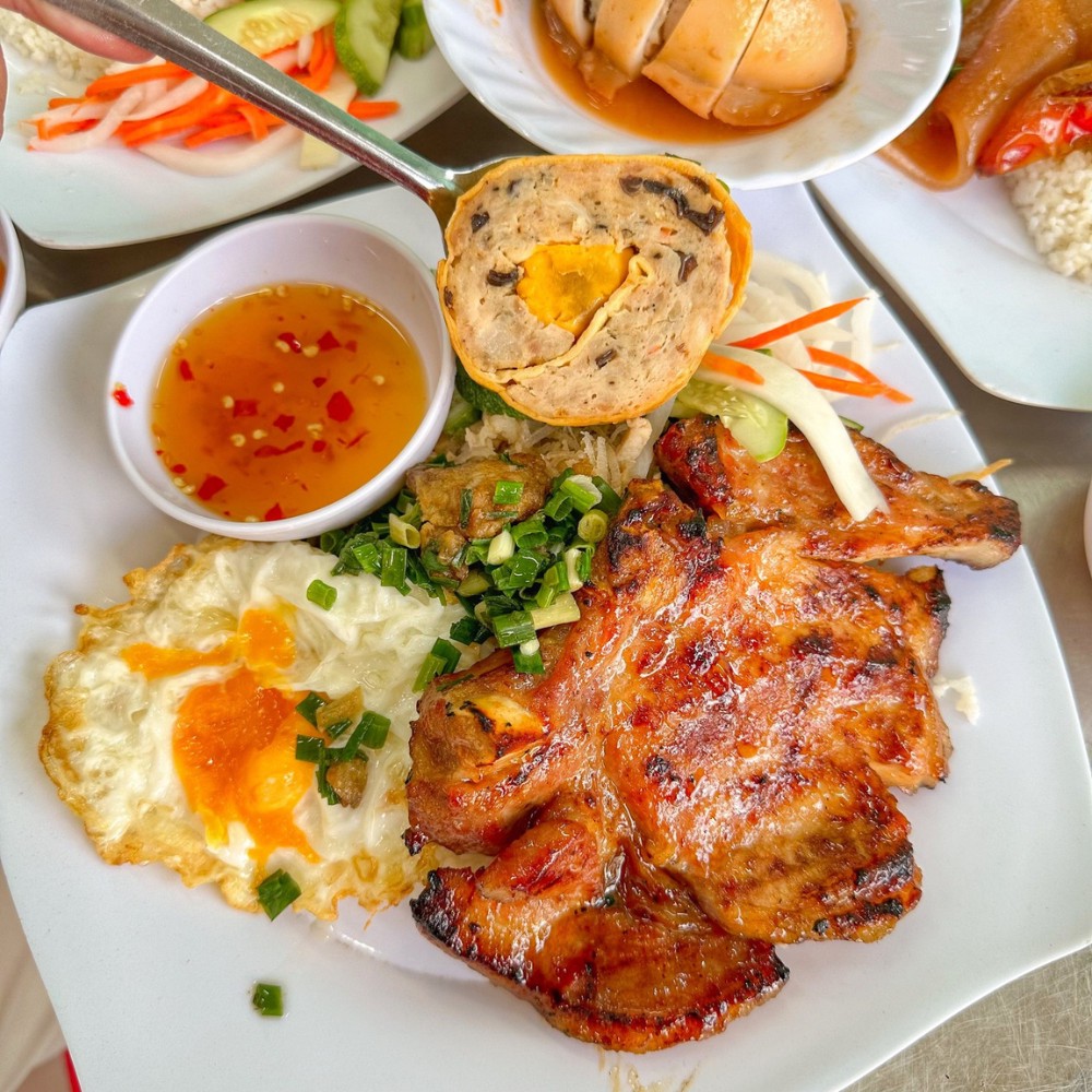 Hinh anh Cơm tấm: Từ hạt gạo vỡ của giới cần lao đến món ăn biểu trưng cho ẩm thực Sài Gòn 18