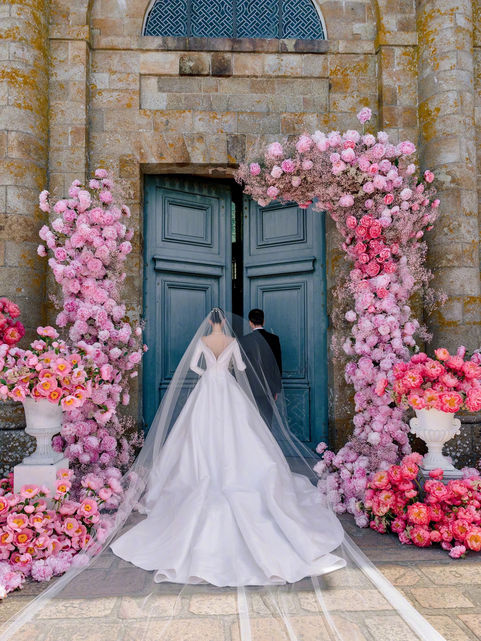 Hinh anh Từ Hề Mộng Dao đến Dua Lipa: 4 bộ váy cưới định hình xu hướng bridal 2026 4