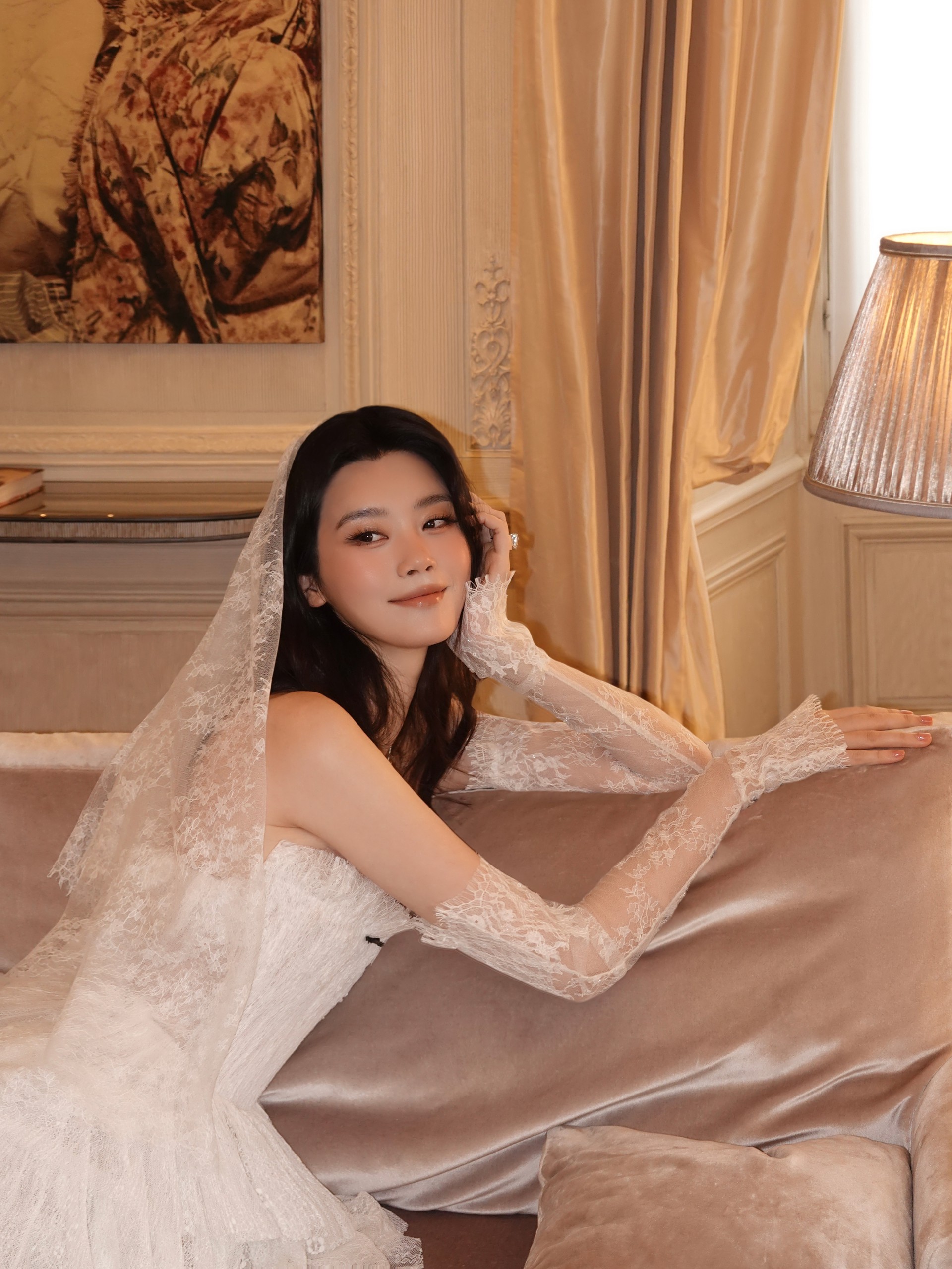 Hinh anh Từ Hề Mộng Dao đến Dua Lipa: 4 bộ váy cưới định hình xu hướng bridal 2026 3