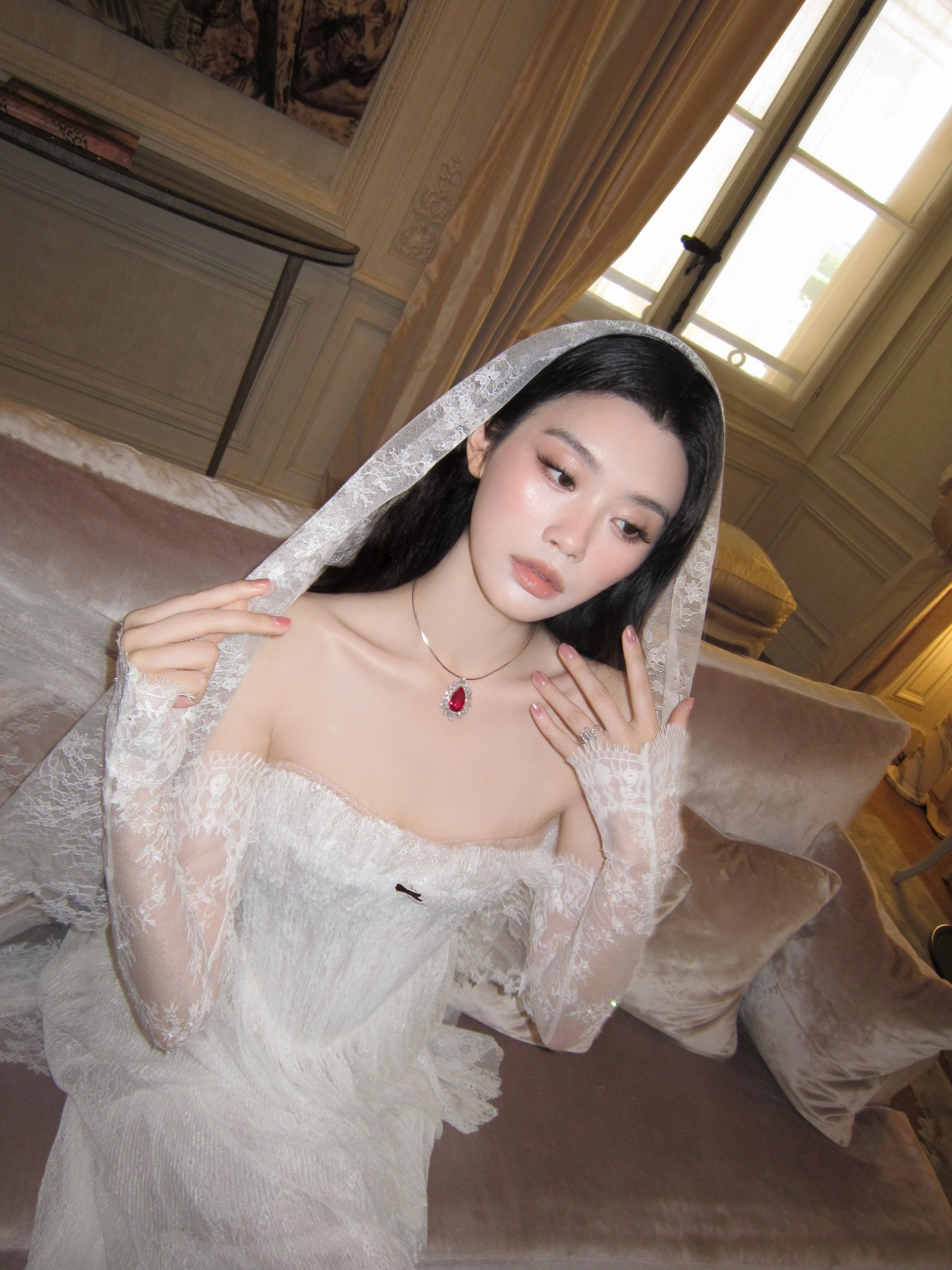 Hinh anh Từ Hề Mộng Dao đến Dua Lipa: 4 bộ váy cưới định hình xu hướng bridal 2026 2