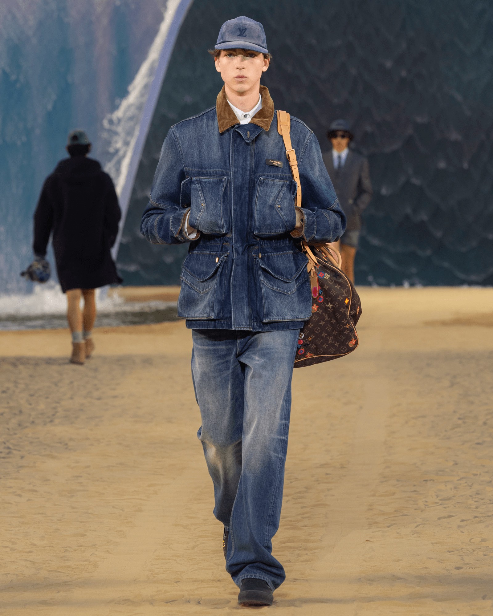 Hinh anh Louis Vuitton Menswear SS27: Lời mời gọi từ đại dương dưới ánh trăng Paris 7