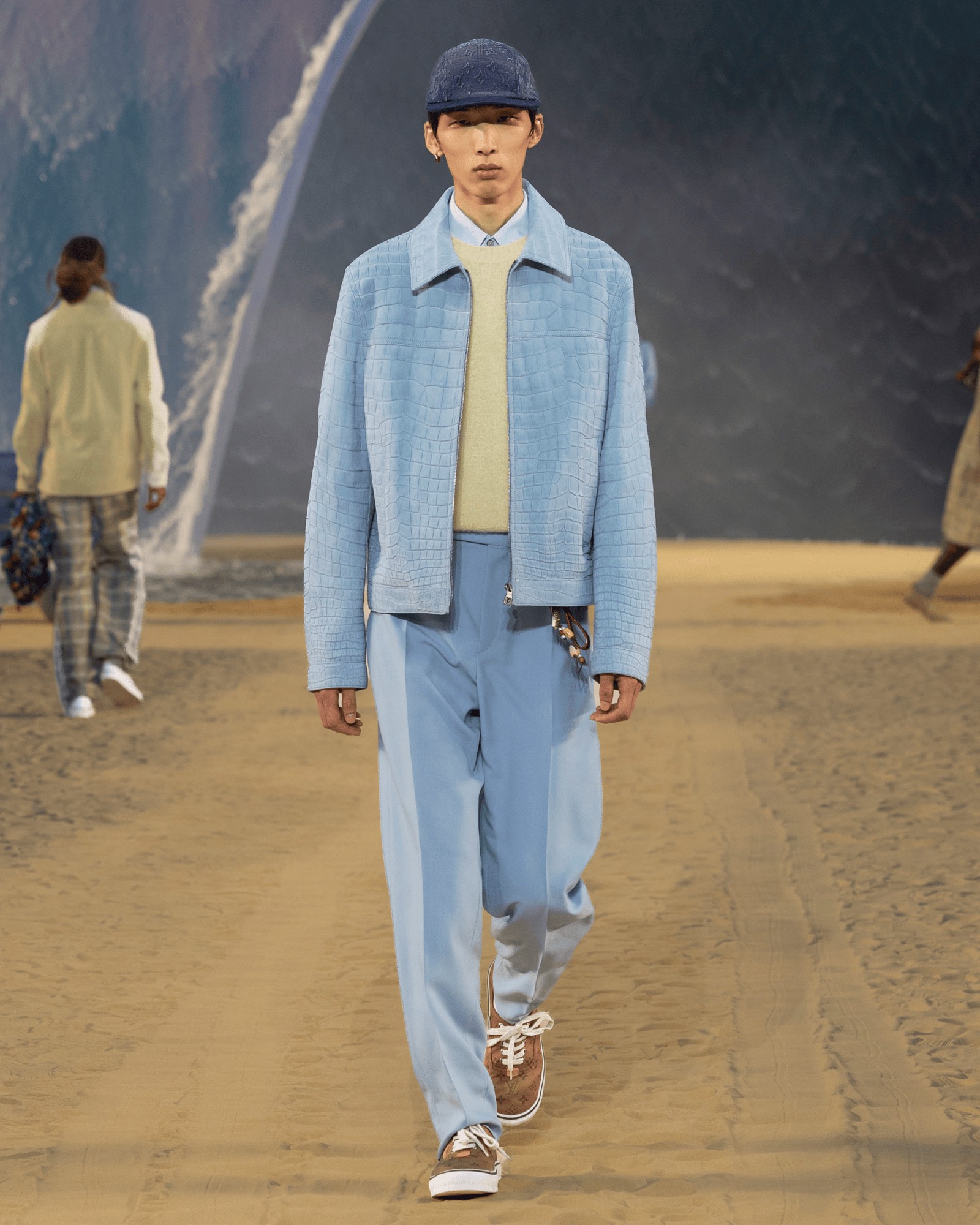 Hinh anh Louis Vuitton Menswear SS27: Lời mời gọi từ đại dương dưới ánh trăng Paris 6