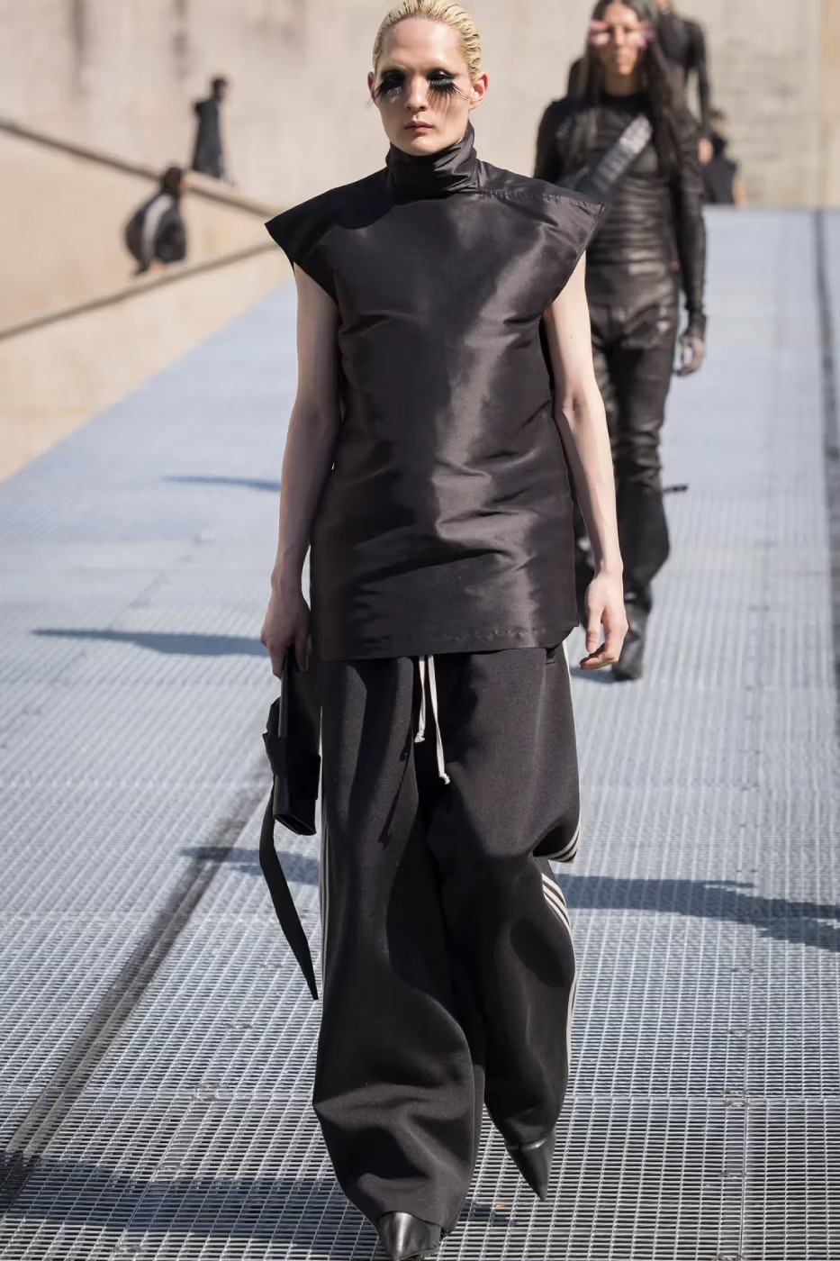 Hinh anh Paris Men's Fashion Week SS27: Thử thách từ thời tiết và những cột mốc chuyển giao 10