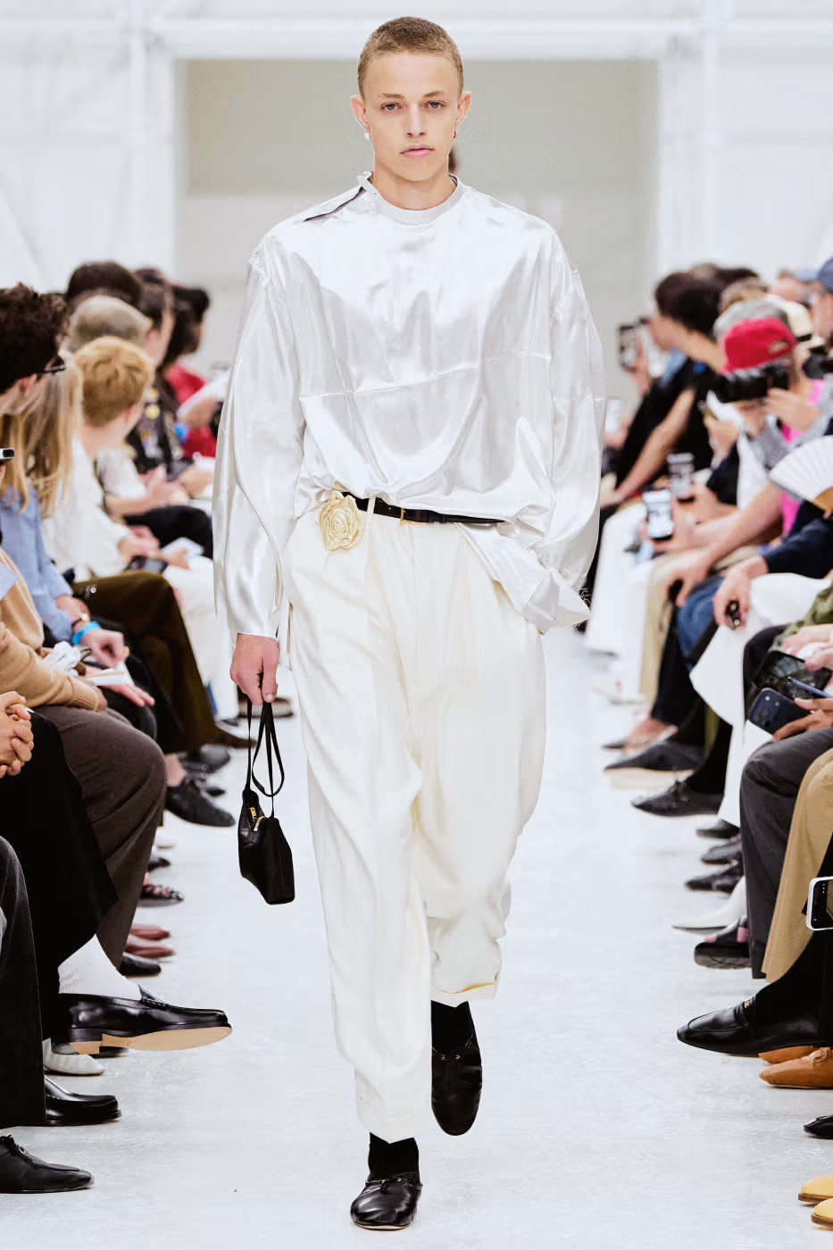 Hinh anh Paris Men's Fashion Week SS27: Thử thách từ thời tiết và những cột mốc chuyển giao 36