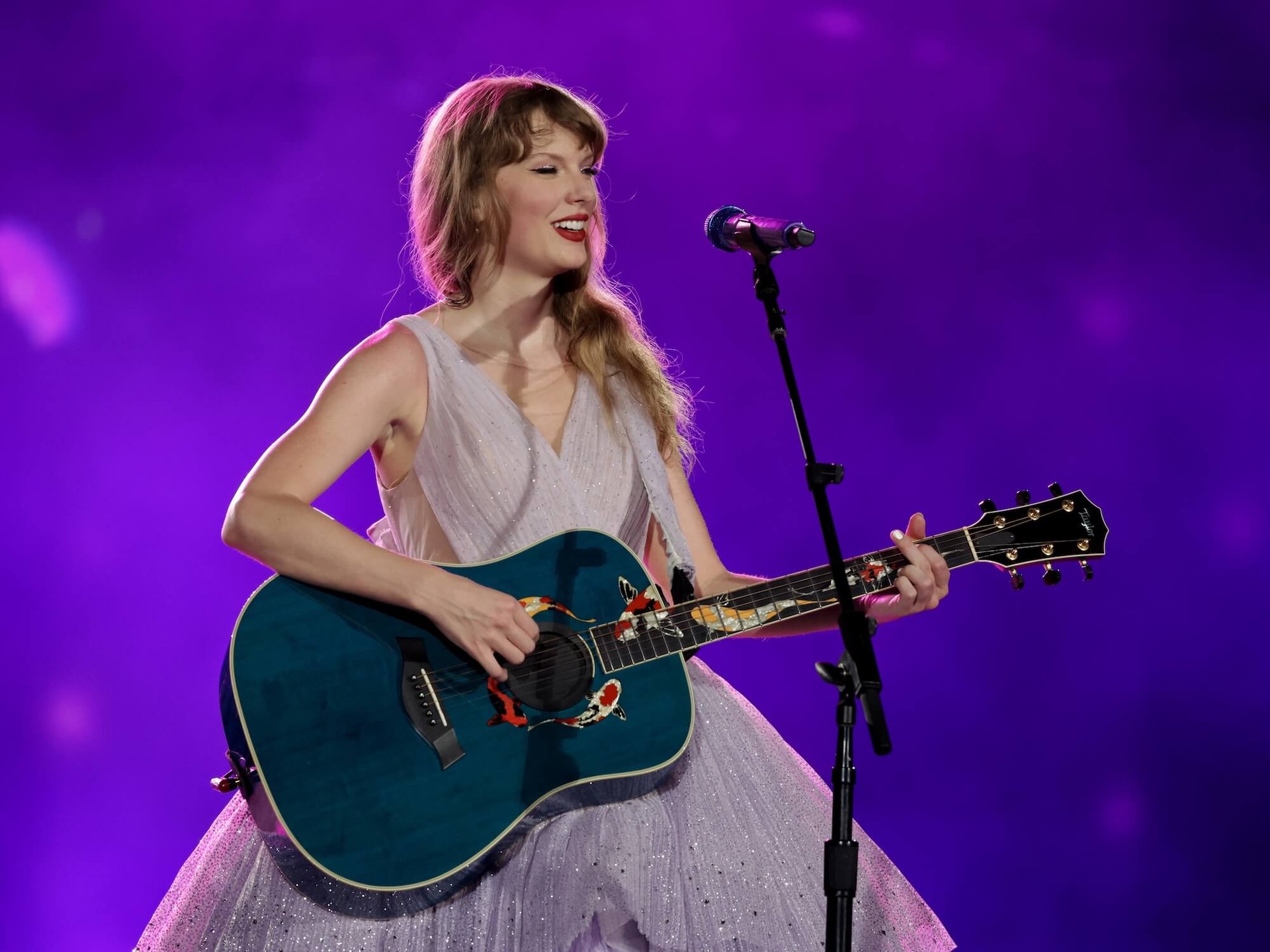 Hinh anh Taylor Swift trở lại với nhạc đồng quê: Chinh phục Oscar với đàn guitar? 5