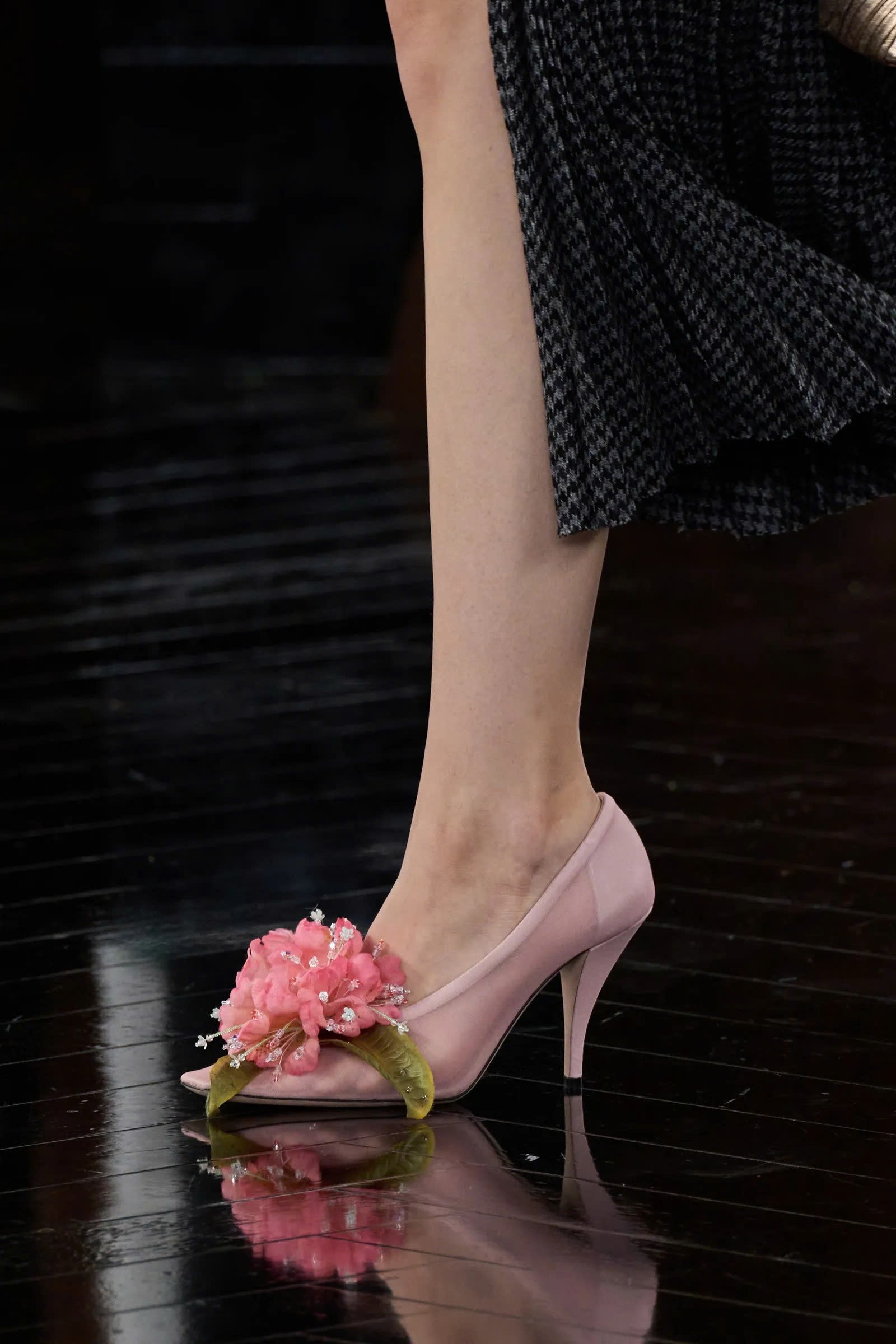 Hinh anh Dior Haute Couture FW26: Ngôn ngữ điêu khắc dưới bóng cây dương xỉ  38